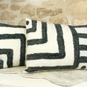 Duo de coussins feutre graphique noir et blanc