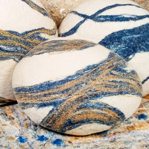 Petit coussin galet feutre Ecru