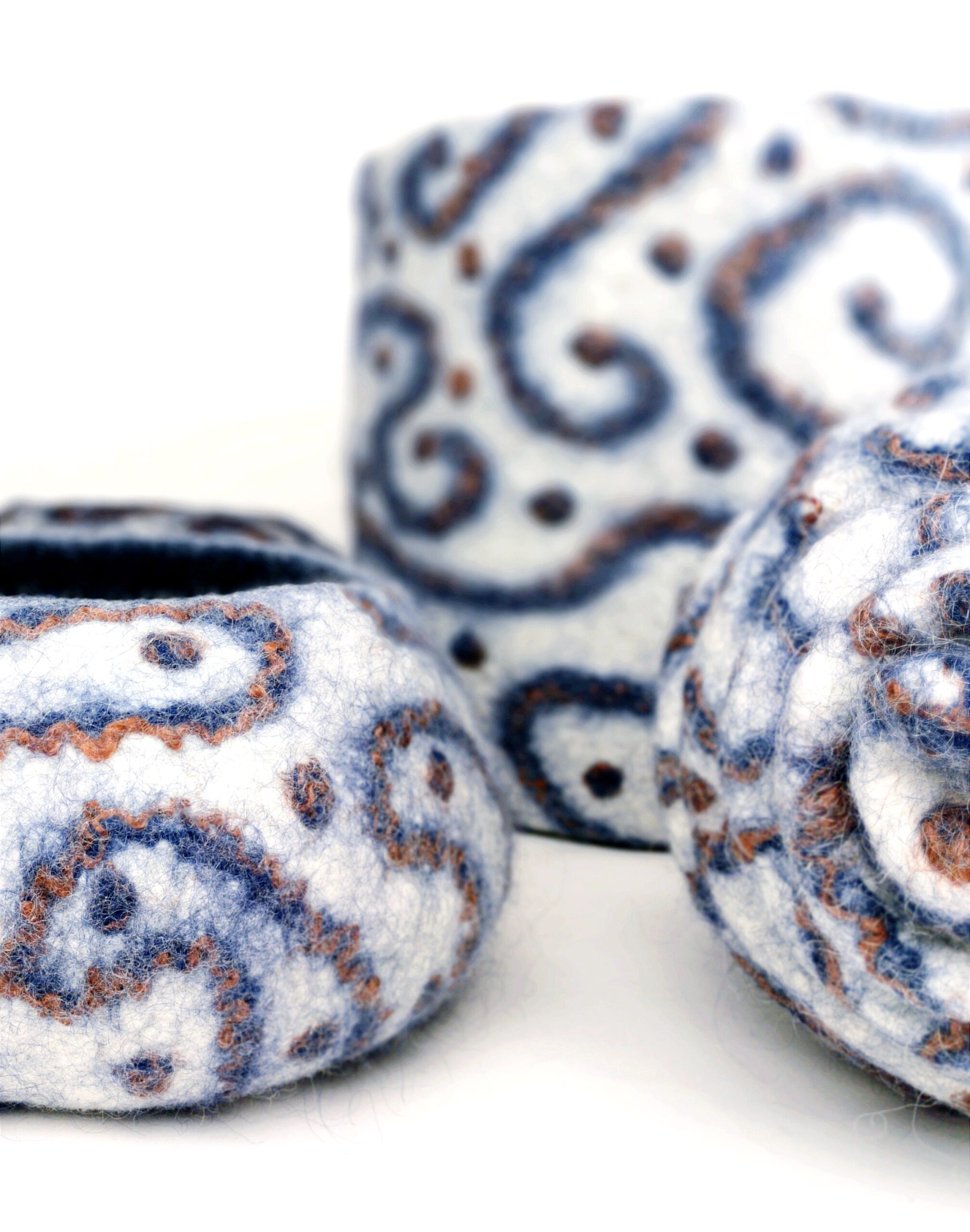 Atelier Lanzetta-Feutre Volutes Bleues
